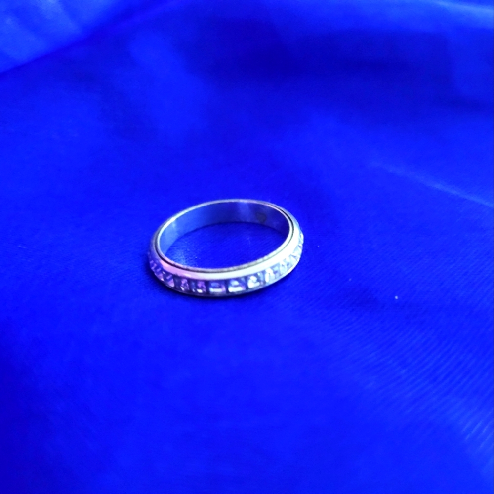 REAL DIAMOND RING - Picture 2 of 4